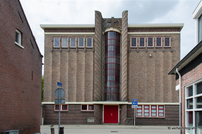 Sint-Theresialyceum op Oudedijk 9.
              <br/>
              Annemarieke Verheij, 14 augustus 2016